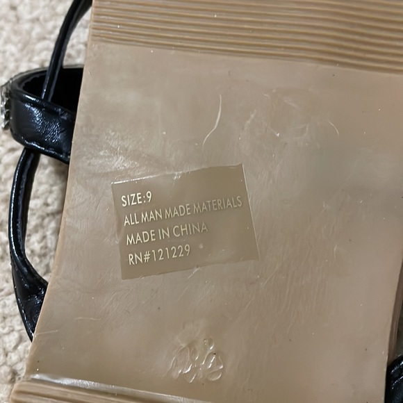 🆕 NWOT Super Cute Black Sandals with Silver Accents - Never Worn! - Via Rosa, 9 - Picture 4 of 5